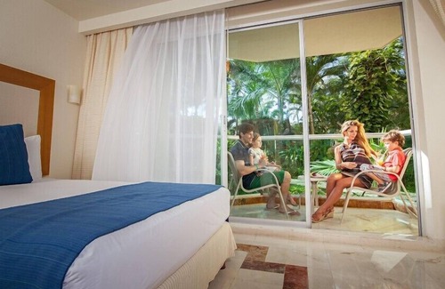 Cozumel Hotel | Stylish Studio with Balcony Ideal for Romantic Getaway