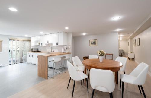 West Vancouver Apartment | Stylish Scenic Oasis 3-Bed Suite West Van