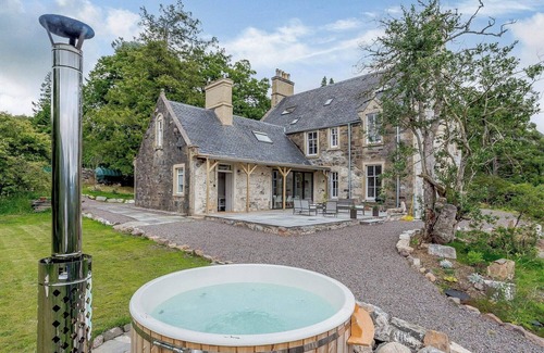 Nostie Cottage | Stylish Scottish Manor House