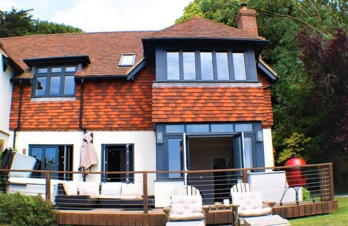 Hythe House | Stylish Seaview House with Hot Tub