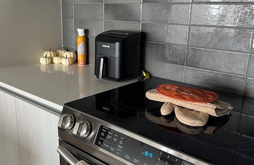 Home Park Apartment | Stylish Sky-view 1-Bedroom Escape ! Located in Midtown