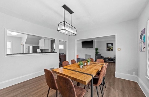 Cleveland House | Stylish & Spacious 4-bedroom house