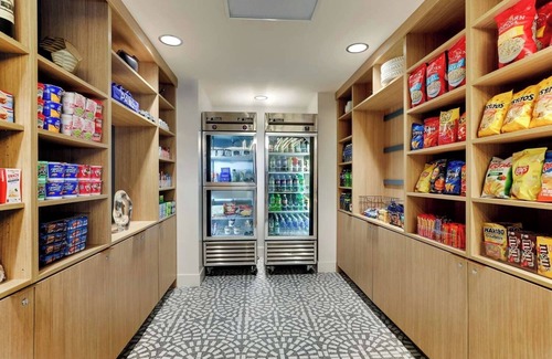 Mayo Clinic House | Stylish Stay in Scottsdale w/Pool, Gym & Near Mayo Clinic Campus Scottsdale!