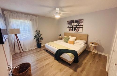 Great Lakes Apartment | Stylish Stay in the Heart of Decatur King Bed