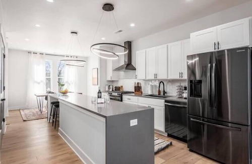 Near East Columbus House | Stylish Stay on Oak - Columbus!