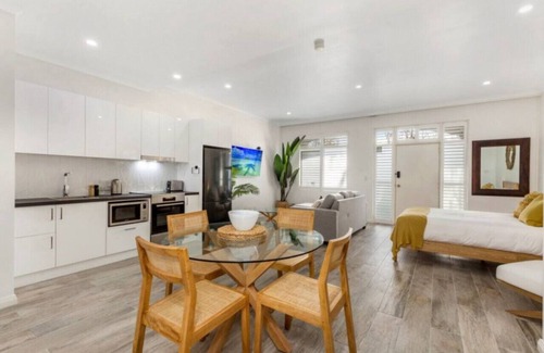 Port Melbourne Apartment | Stylish Studio close to City