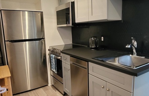 West Hyattsville Apartment | Stylish Studio in Amazing Takoma Park -7 minutes walk to Takoma Metro