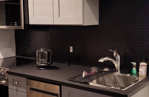 West Hyattsville Apartment | Stylish Studio in Amazing Takoma Park -7 minutes walk to Takoma Metro