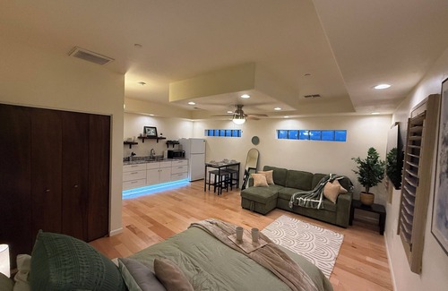 Roosevelt Apartment | Stylish Studio on Roosevelt Row – Fast Wi-Fi