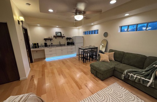 Roosevelt Apartment | Stylish Studio on Roosevelt Row – Fast Wi-Fi