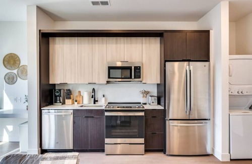 Pendleton Apartment | Stylish Studio | Pool, Gym, Walk to Casino & Bars