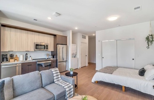 Pendleton Apartment | Stylish Studio | Pool, Gym, Walk to Casino & Bars