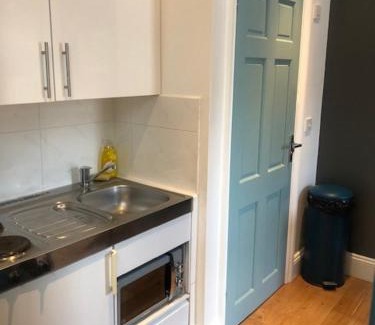 Coldharbour Apartment | Stylish Studio Room in Brixton - E