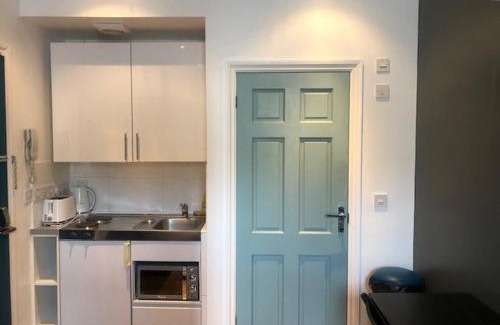 Coldharbour Apartment | Stylish Studio Room in Brixton - E