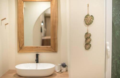Attiki Apartment | Stylish Suite in the Heart of Athens