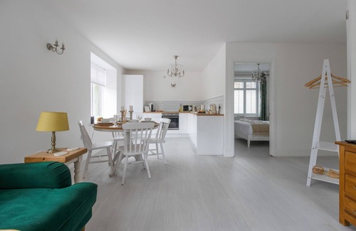 Worleston Condo | Stylish two bedroom apartment near Rookery Hall