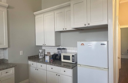 Faubourg Lafayette House | Stylish Uptown Duplex 1/1 - Walkable Uptown Gem Near Dining & Bars