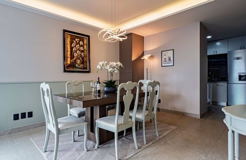 Ampliacion Granada Apartment | Stylish Urban Escape with Pool, Gym & BBQ in Prime Location