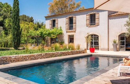 Hopitaux-Facultes Villa | Stylish villa with pool in private domain, walking distance to the shops and public transport