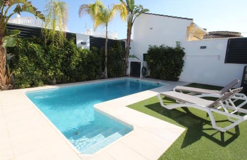 La Siesta Villa | Stylish Villa with pool