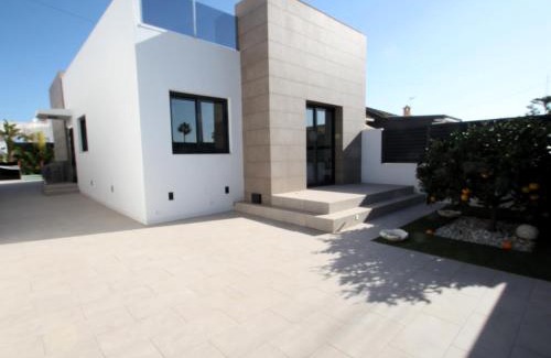 La Siesta Villa | Stylish Villa with pool