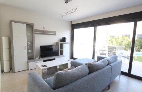 La Siesta Villa | Stylish Villa with pool