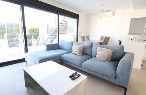 La Siesta Villa | Stylish Villa with pool