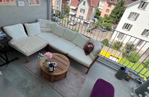 Altstetten Apartment | Stylish Zürich Apartment – 2 Min to Train, Balcony & Natural Light