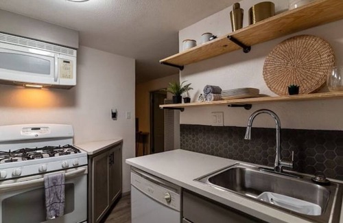 University Heights House | Stylishly Small House @Nob Hill/UNM Area/King Bed