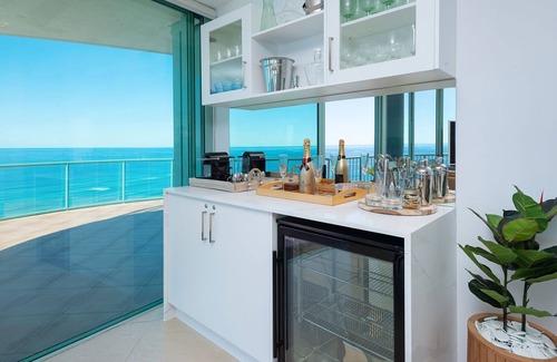 Main Beach Apartment | Sub Penthouse 3 Bedroom Ocean view