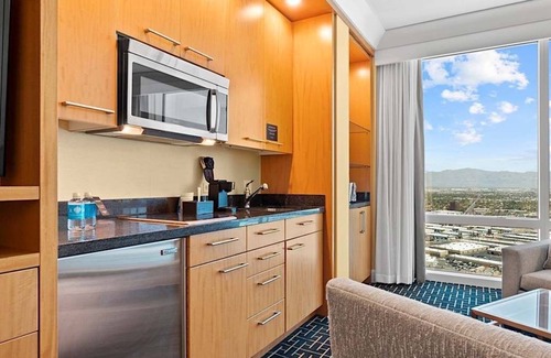 Las Vegas Apartment | Sub Penthouse Trump Tower Studio 4112