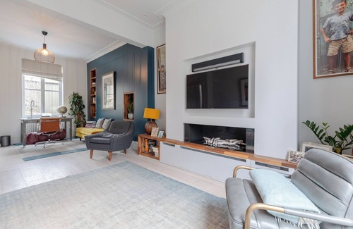 Victoria House | Sublime 4 BDR House Park Views London Fields