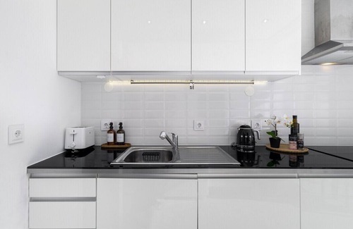 Alges Apartment | Suburban Serenity: Family Home with Pool