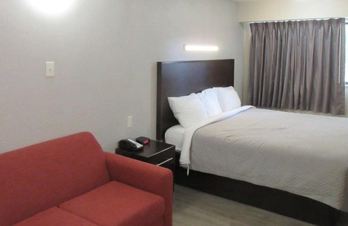 Peoria Hotel | Suburban Studios Peoria