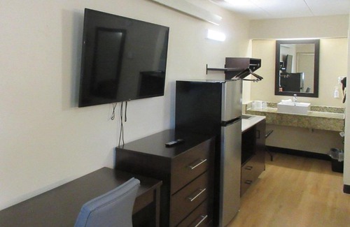 Peoria Hotel | Suburban Studios Peoria