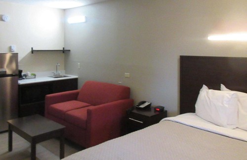 Peoria Hotel | Suburban Studios Peoria