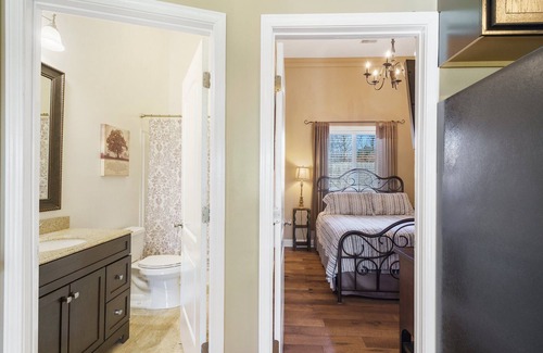 Madison House | Sugar Berry at Dugan Hollow Retreats nPrivate, charming 1-bedroom Guest House