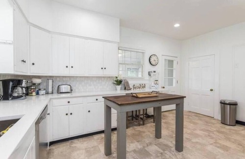 Versailles House | Sugar Hill Farm-Historic Horsefarm with Pool