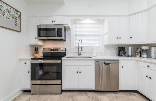 Versailles House | Sugar Hill Farm-Historic Horsefarm with Pool