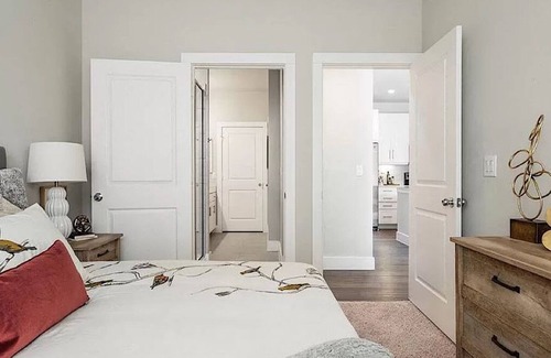 Sugar Land Apartment | Sugar Land 2/2 Private Garage Walk In Shower