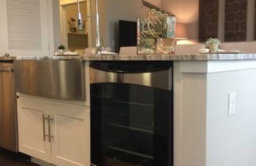 Sugar Land Apartment | Sugar Land 2/2 Private Garage Walk In Shower