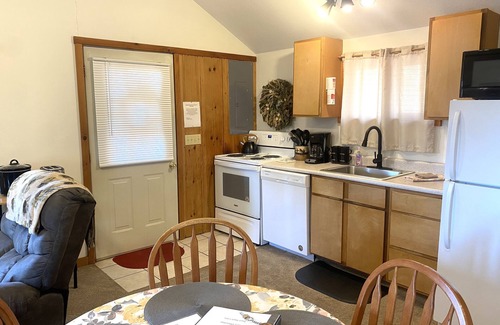 Logan Cabin | Sugar Maple Cabin (Hocking Hills)