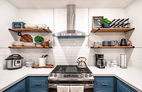 Sugar Pine Villa | Sugarpine Trailhead Lodge-8 miles from Yosemite-2 Cabins, 6 Bedrooms, Sleeps 18-2 Hot Tubs