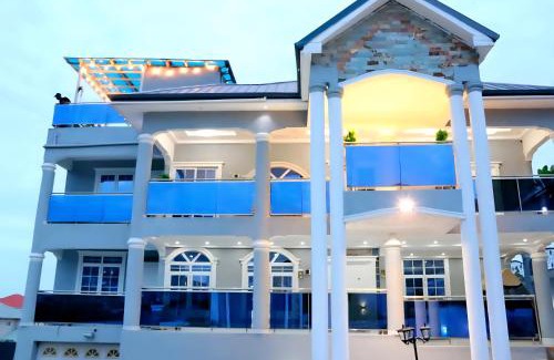 Accra Apartment | Sugarville, Swimming pool with a Rooftop
