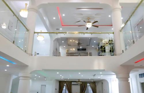 Accra Apartment | Sugarville, Swimming pool with a Rooftop
