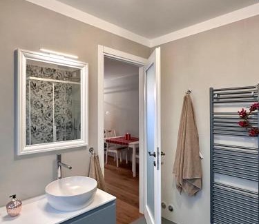 Chioggia Apartment | Suite Apartment a tema Natale in centro storico "Gingerbread Suite"