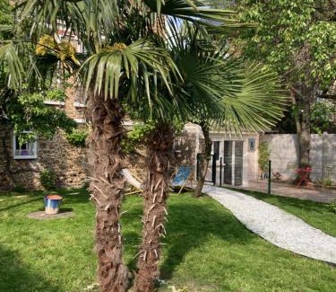 Les Pavillons-sous-Bois Apartment | SUITE AVEC TERRASSE ET JARDIN AUX PORTES DE PARIS