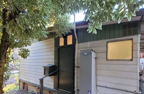 Sawmill Settlement House | Suite B close to MT Buller Gate