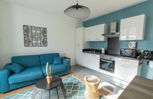 Epernay Apartment | Suite Basquiat - 2 Personnes A 2 Minutes à Pieds de L'avenue de Champagne !