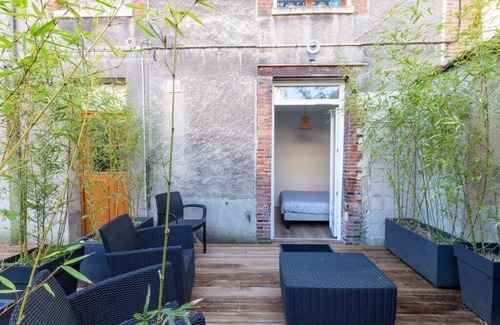 Epernay Apartment | Suite Basquiat - 2 Personnes A 2 Minutes à Pieds de L'avenue de Champagne !